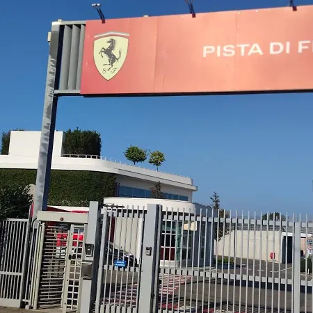 Alby's Apartment, Nella Motor Valley Con Parcheggio Privato 아파트 *